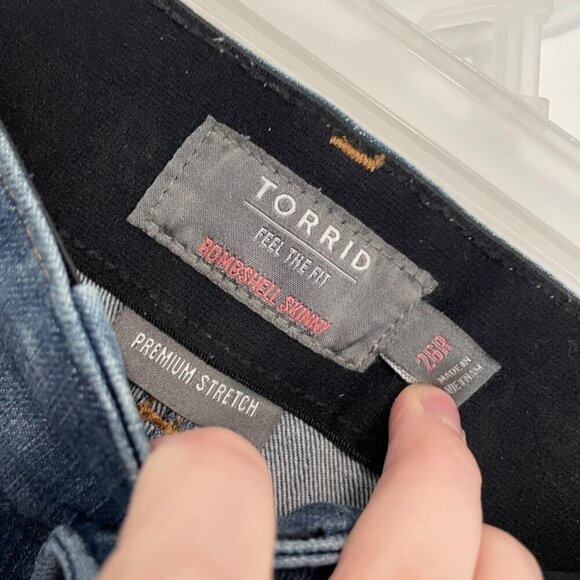 NWOT TORRID Plus Size Bombshell Skinny Premium Stretch High Rise Destructed Jean - Picture 6 of 16